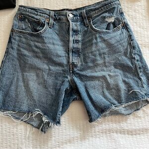 Levi 501 Mid Thigh Shorts